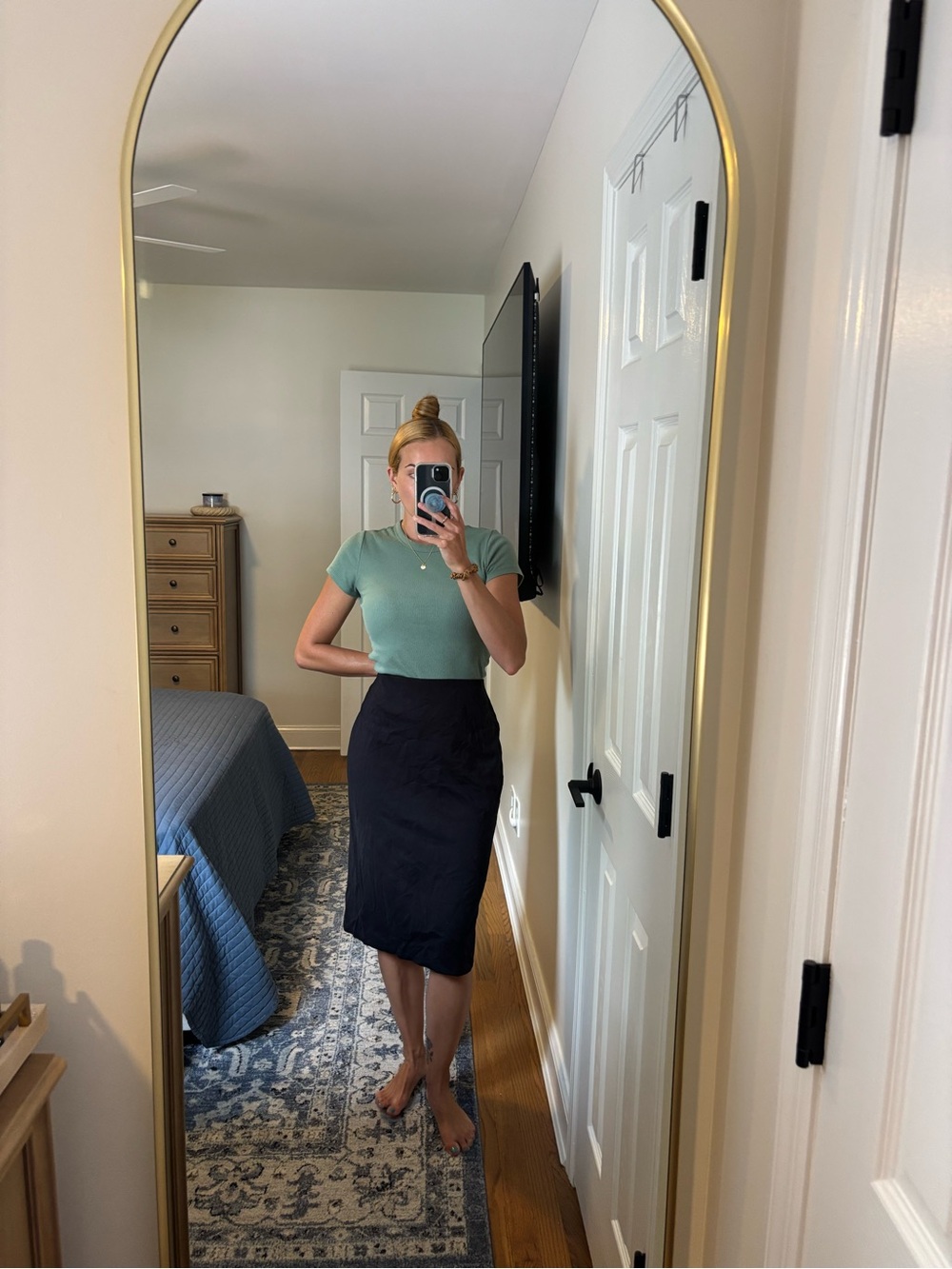 Old Navy black midi high waisted skirt size medium